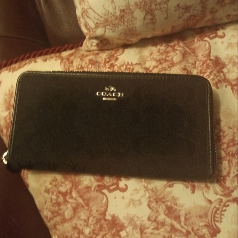 Coach Signature Black Zip Wallet